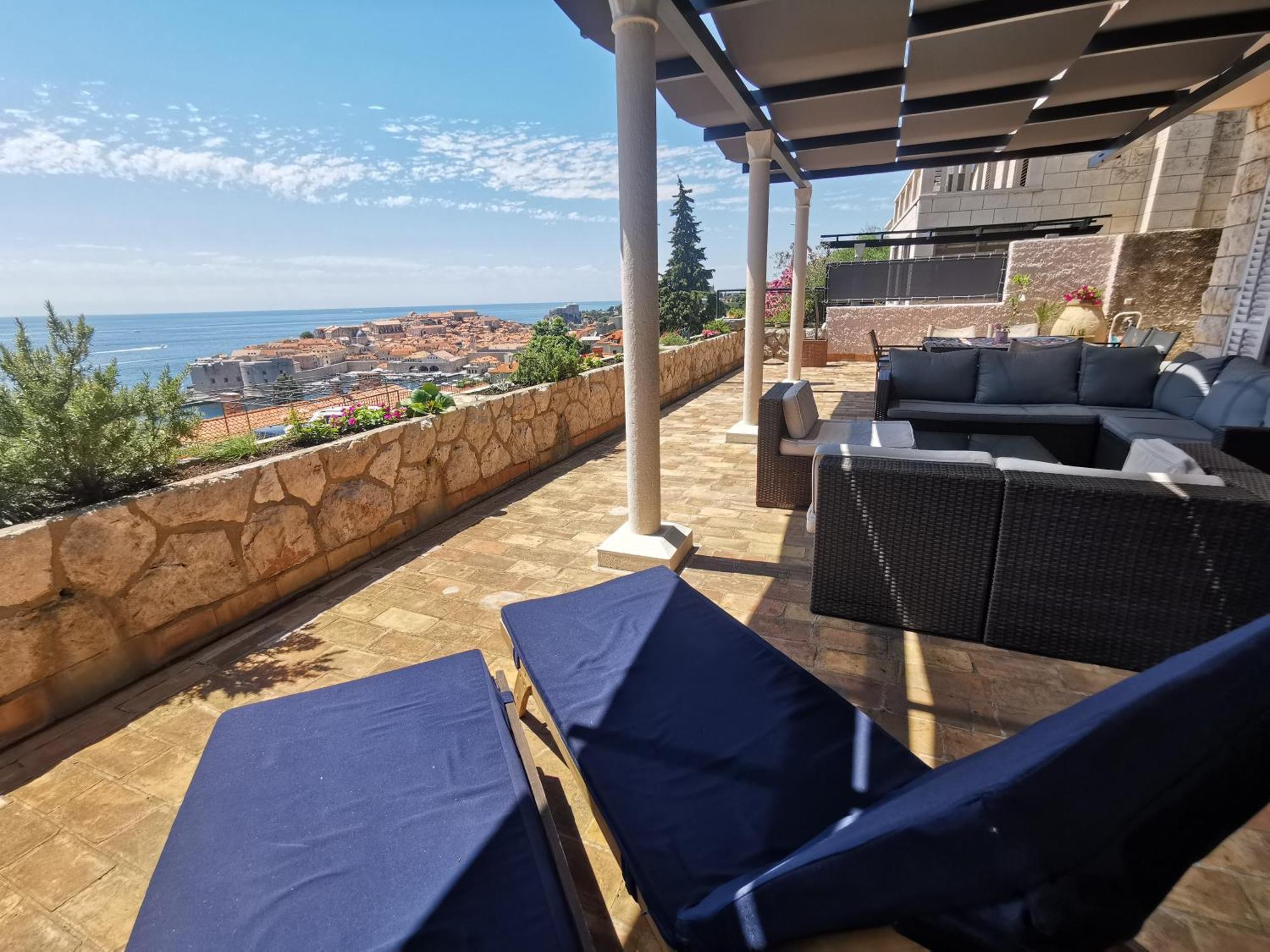 Dubrovniks Views From A Spacious Terrace Апартаменты Дубровник